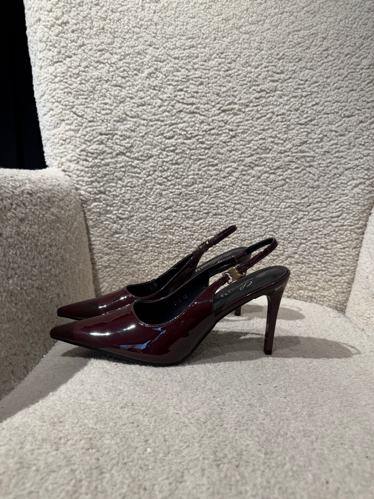 Décolleté Wine Red